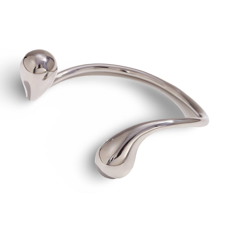 Bracelet jonc en acier inoxydable argenté avec extrémités lisses et arrondies, design minimaliste élégant.