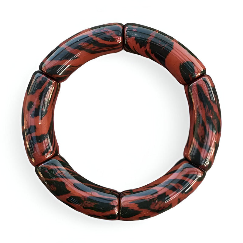 Bracelet jonc en acrylique rouge à motif léopard noir, segments arrondis, pour femme.