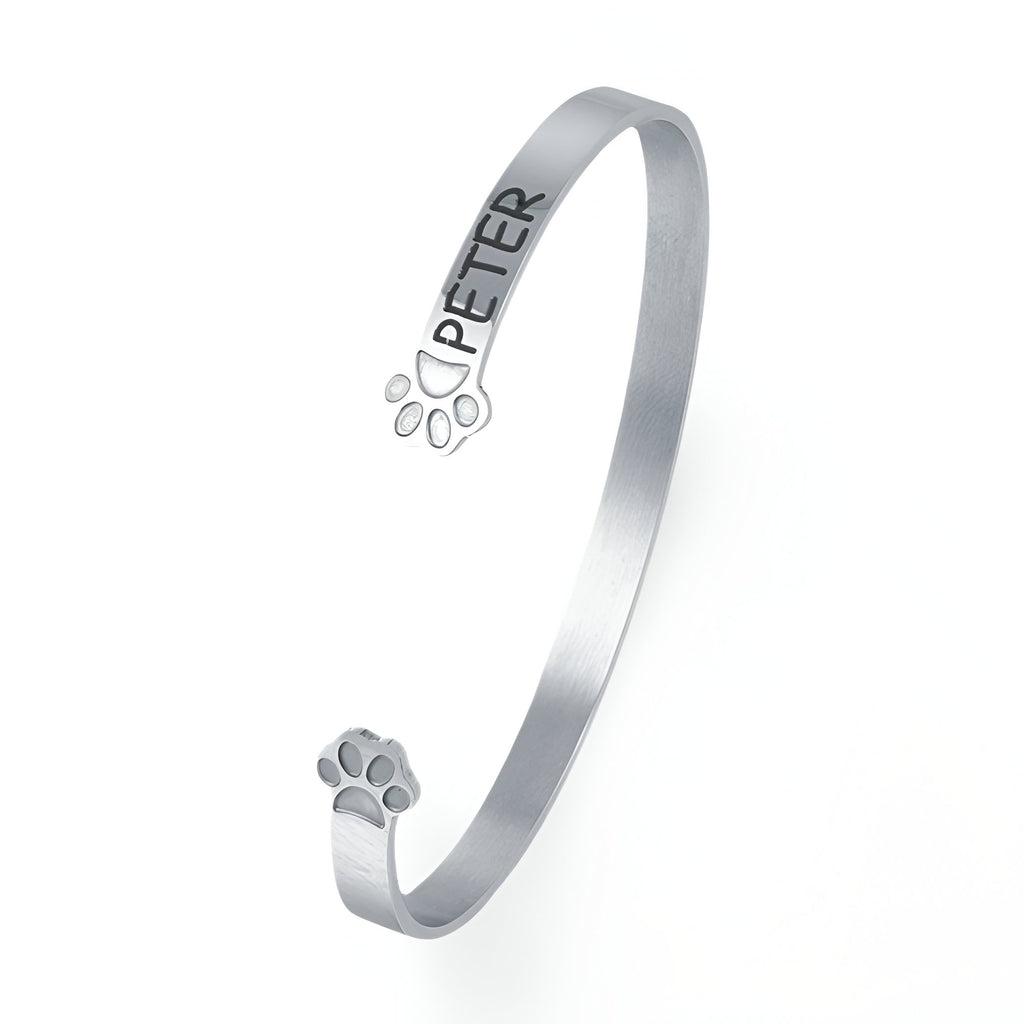 Bracelet jonc argenté avec patte d'animal et gravure personnalisée "PETER".