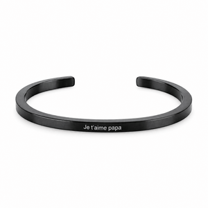 Bracelet jonc Vicky noir, gravure personnalisée Je t’aime papa, posé de face sur fond blanc
