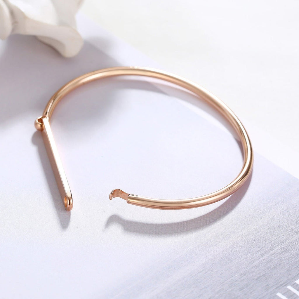 Bracelet jonc fin en acier inoxydable or rosé, modèle Garcia, design épuré et ouvert.