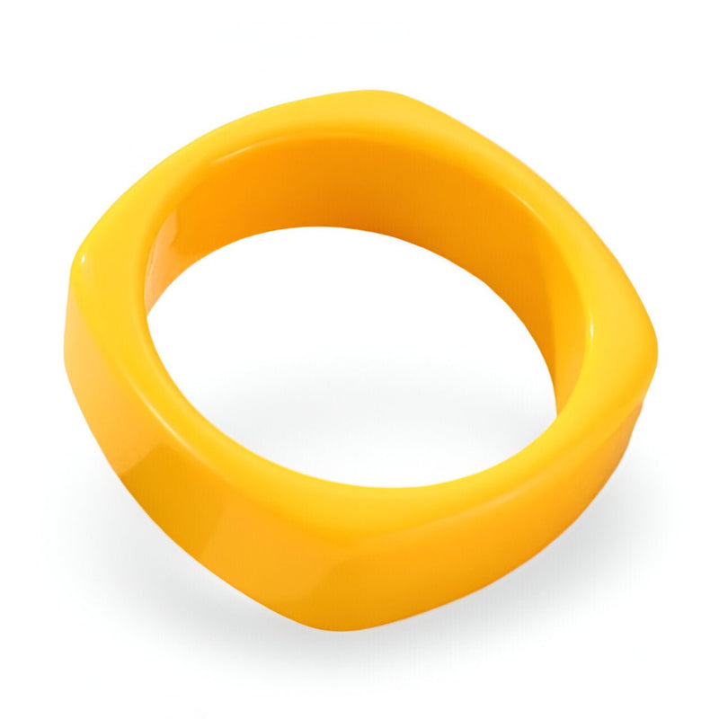 Bracelet jonc large en résine jaune brillant pour femme modèle Orlena.
