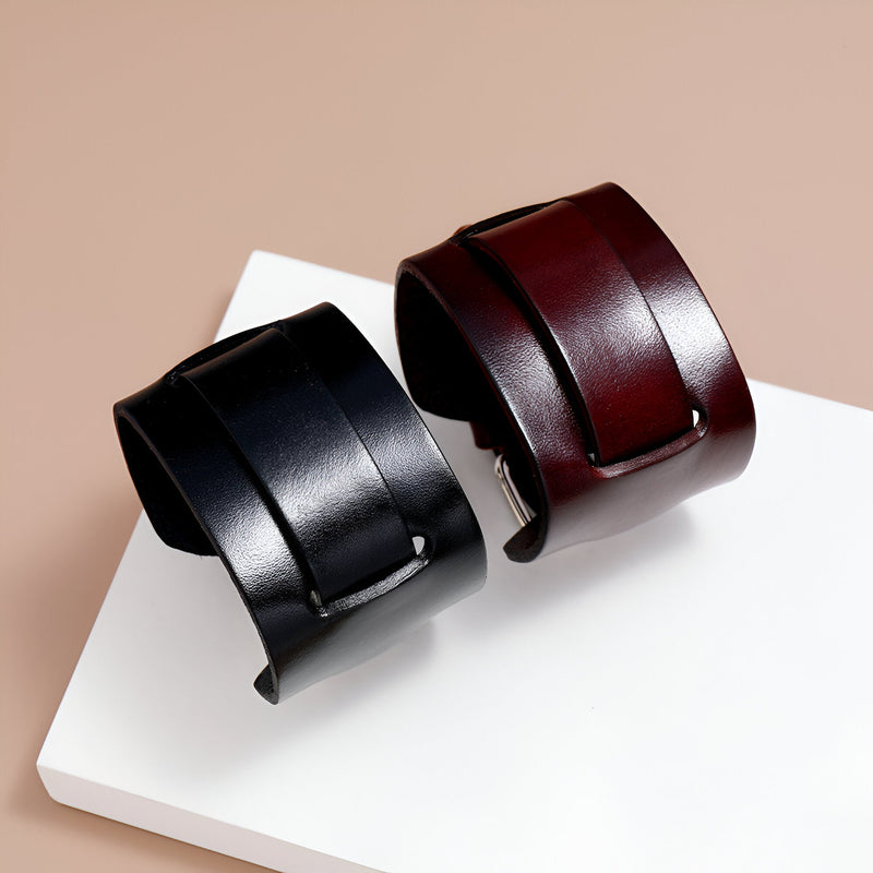 Bracelet large en cuir noir à ardillon pour homme avec finitions lisses, modèle Cleo et bracelet large en cuir café à.