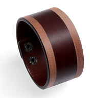 Bracelet large en cuir cognac et marron foncé, style rétro pour homme, modèle Berkley avec fermeture à boutons-pression noirs.