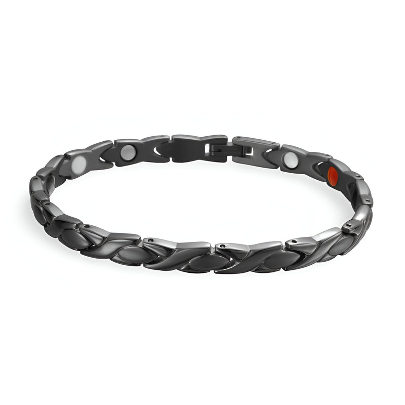 Bracelet magnétique en titane noir mat avec maillons incurvés et éléments tourmaline rouge.