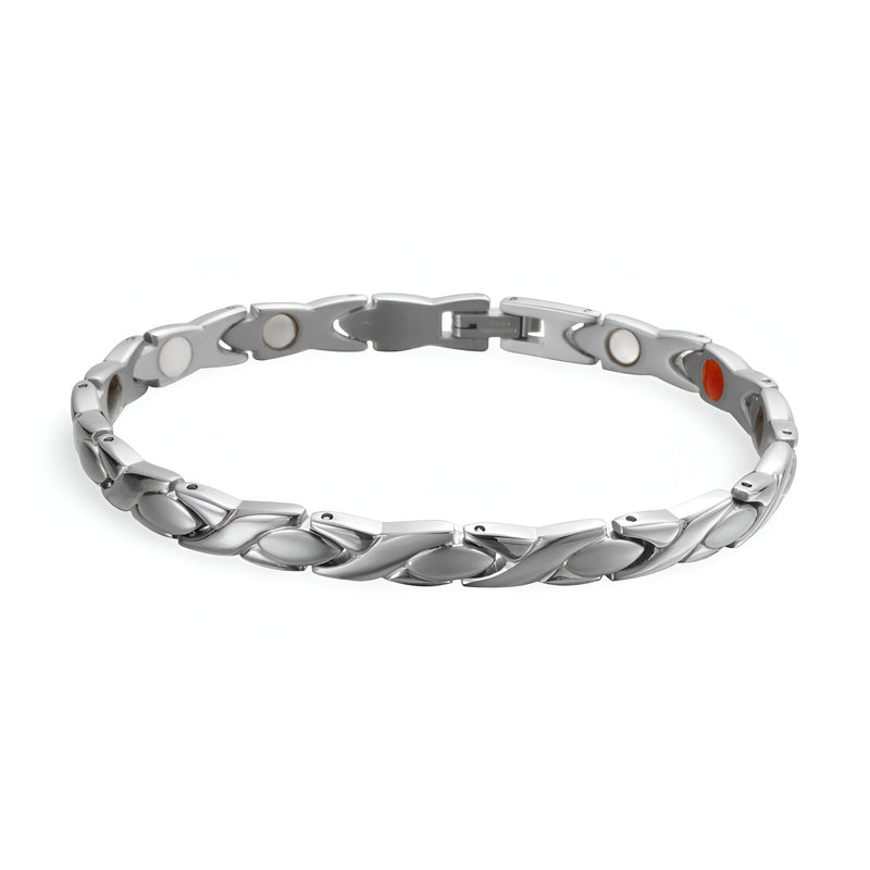 Bracelet magnétique en titane argenté avec maillons incurvés et inserts rouges.