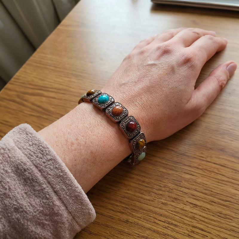 Bracelet en cuivre à mailles larges avec pierres naturelles colorées, style masculin et affirmé.