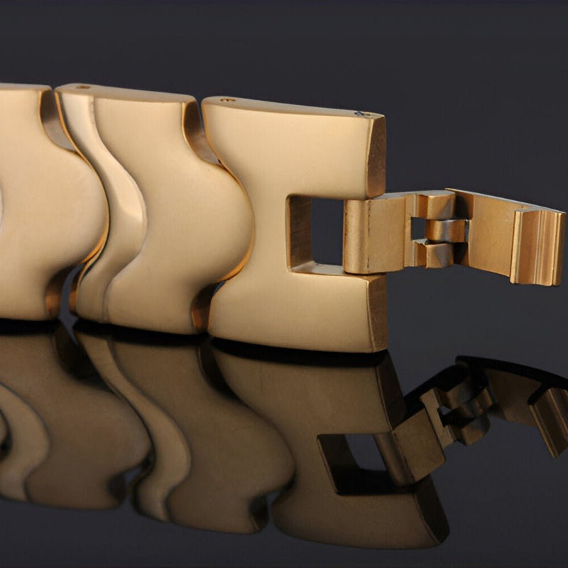 Bracelet magnétique pour homme en acier inoxydable finition or, maillons larges et fermoir solide.