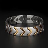 Bracelet magnétique homme en acier inoxydable argent avec motifs ondulés dorés.