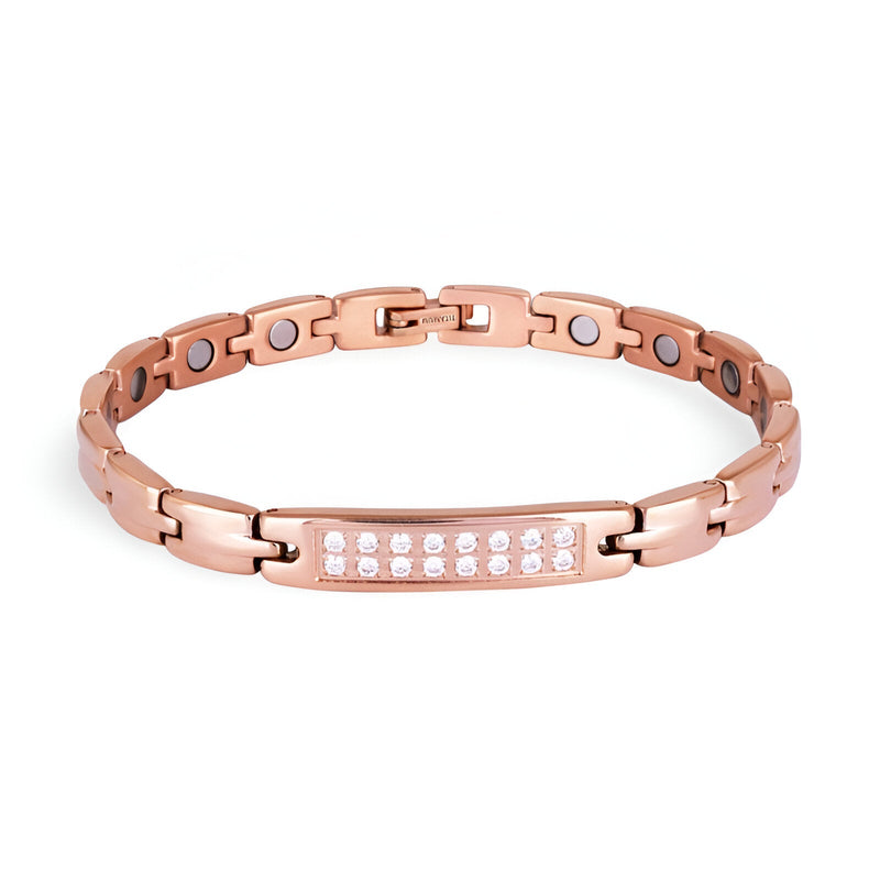 Bracelet magnétique femme en acier titane or rosé avec pierres blanches sur plaque centrale.