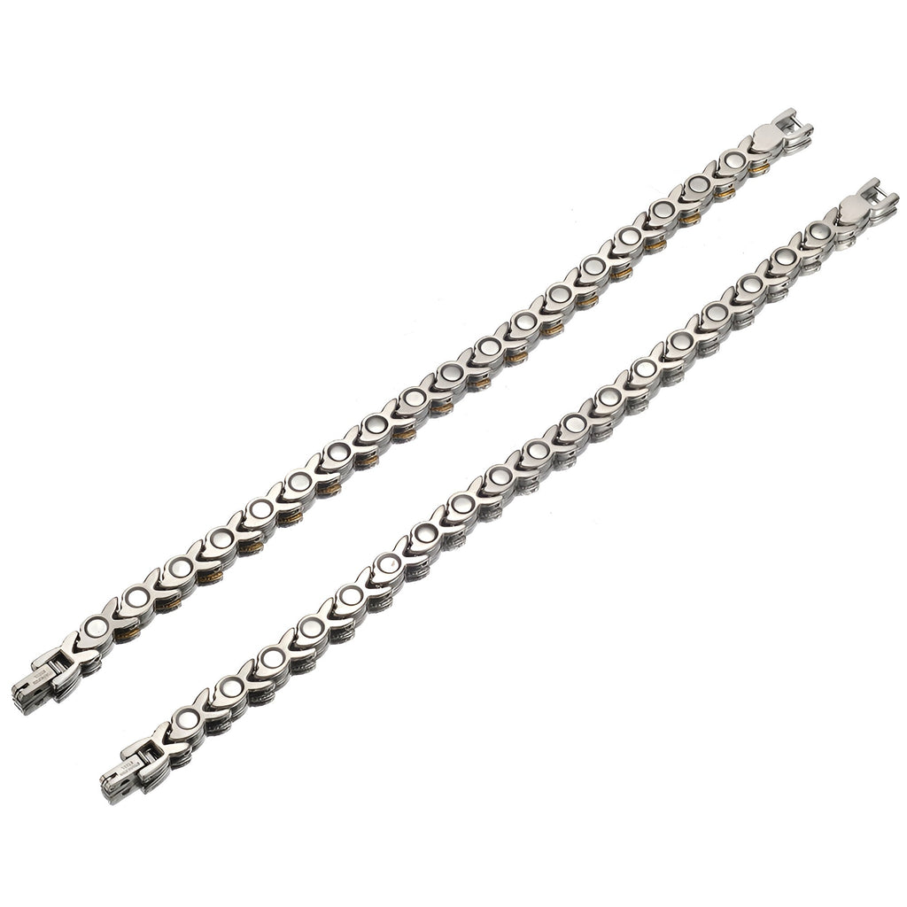 Bracelet magnétique femme en titane argenté avec maillons en forme de cœur élégant.