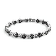 Bracelet magnétique en titane argenté pour femme avec maillons ronds et accents noirs.