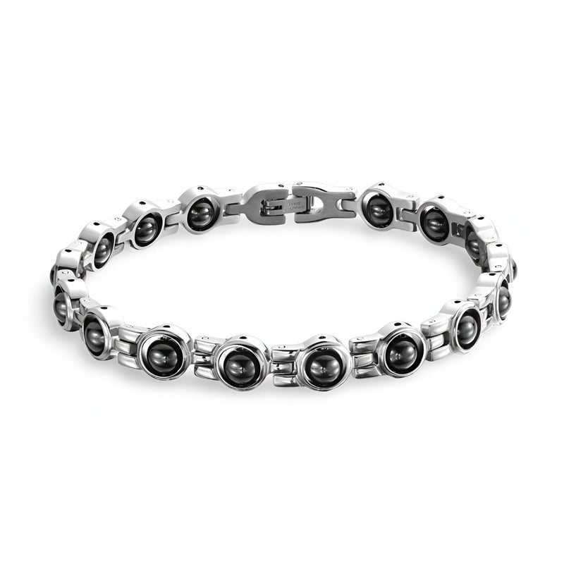 Bracelet magnétique en titane argenté pour femme avec maillons ronds et accents noirs.