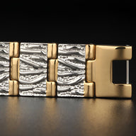 Bracelet magnétique en titane pour homme, maillons argent texturés et or lisse, style moderne.
