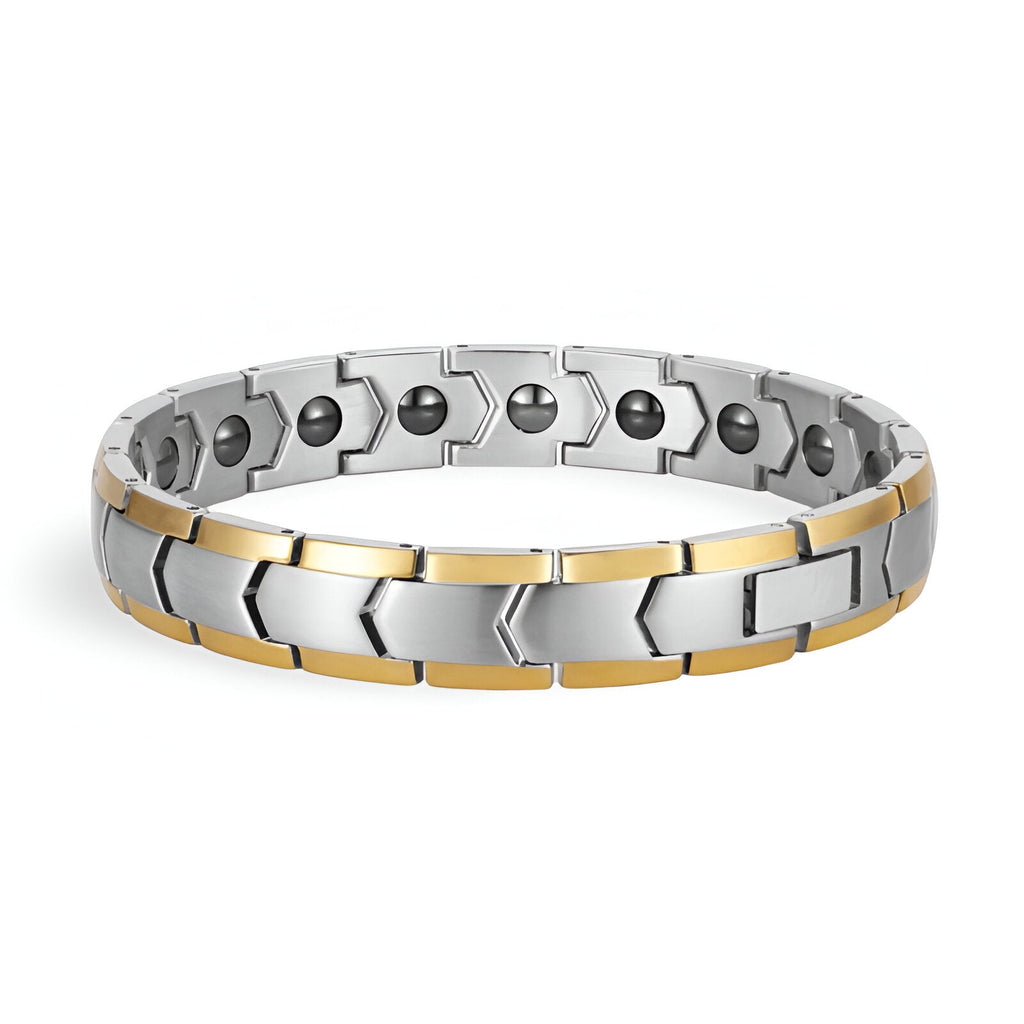 Bracelet magnétique homme en titane argenté avec inserts dorés et design segments liés.