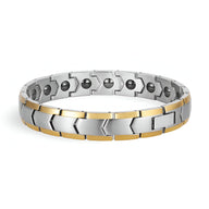 Bracelet magnétique homme en titane argenté avec inserts dorés et design segments liés.