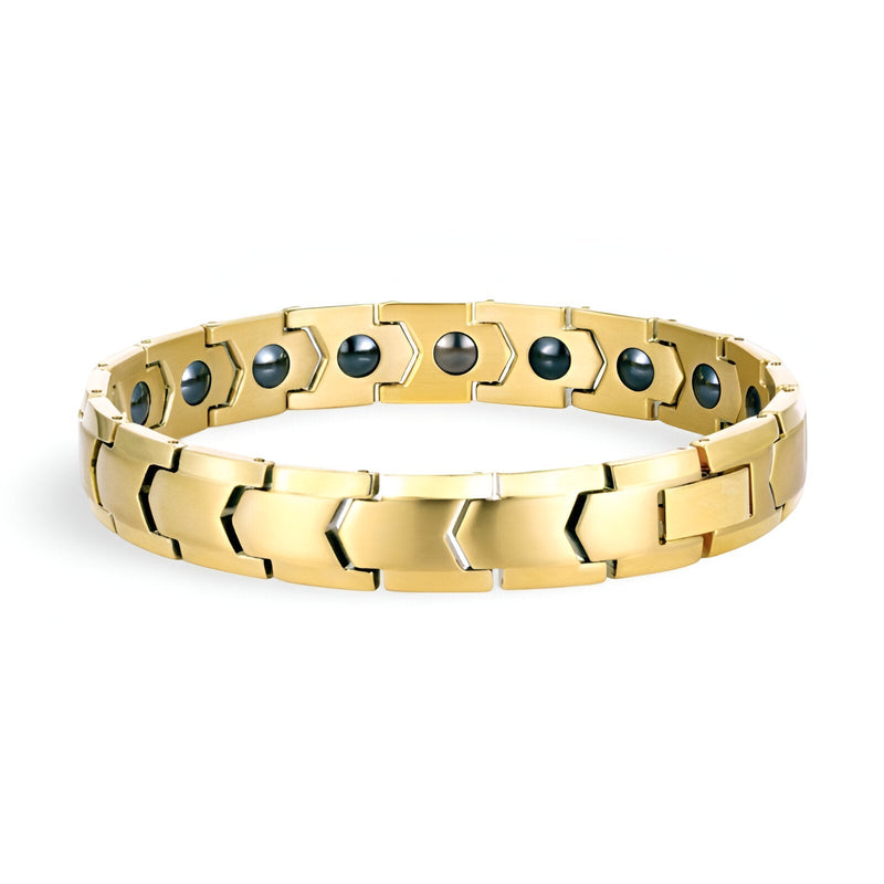 Bracelet magnétique pour homme en titane doré avec maillons larges et fermoir intégré.