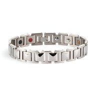 Bracelet magnétique en titane argenté pour homme, maillons rectangulaires avec inserts colorés.