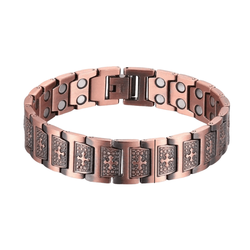 Bracelet homme en cuivre rouge avec larges maillons gravés de croix, fermoir cliquet noir sécurisé, style vintage robuste.