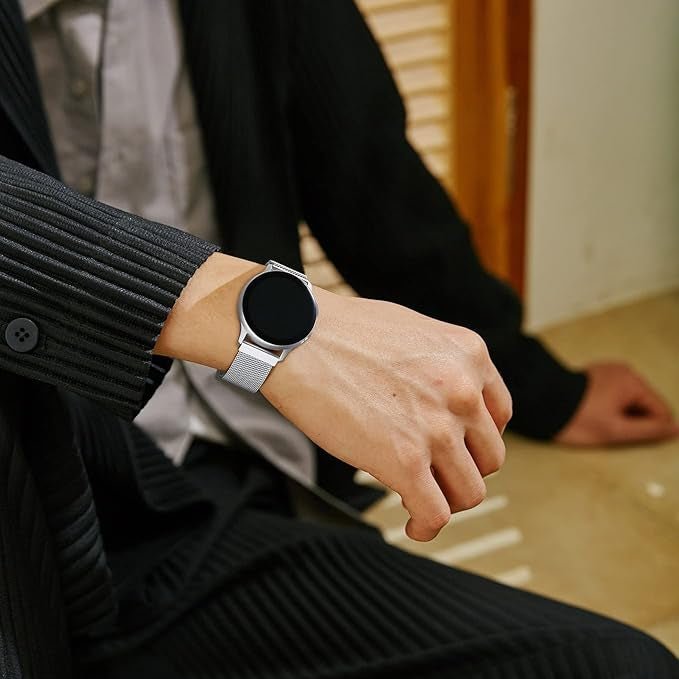 Bracelet magnétique maille milanaise en acier inoxydable argenté pour Huawei Watch sur poignet.