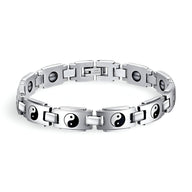 Bracelet en titane argenté pour homme avec motifs yin et yang noirs et blancs, style chaîne robuste.