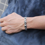 Bracelet homme en titane argenté avec maillons carrés et design magnétique Yin et Yang.