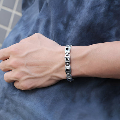 Bracelet homme en titane argenté avec maillons carrés et design magnétique Yin et Yang.