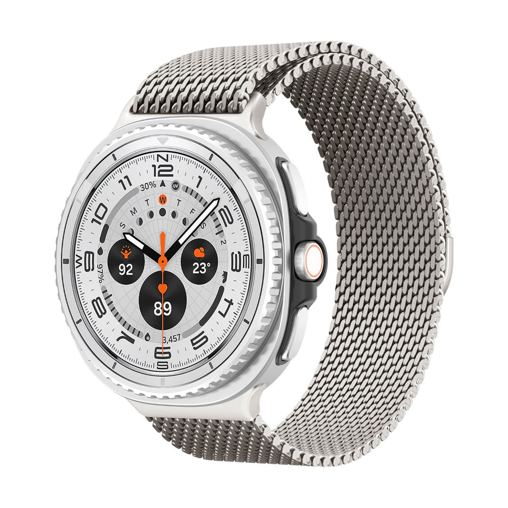 Bracelet milanais en acier inoxydable argenté pour Galaxy Watch 8 Ultra, fermoir magnétique, style moderne et épais.