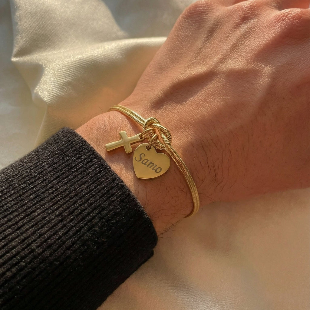 Bracciale a maglia serpente in acciaio inossidabile dorato, nodo centrale simbolico, ciondolo a forma di cuore personalizzabile con incisione e croce delicata, modello Kidé
