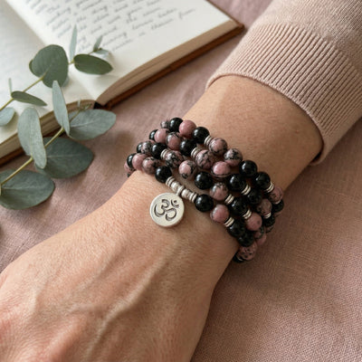 Tibetan mala bracelet in rhodonite and onyx beads, engraved pendant, Gyalsen model