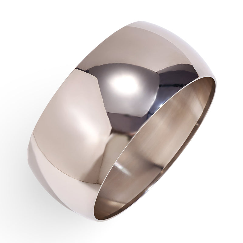 Bracelet manchette large en acier inoxydable argenté à finition brillante et design épuré.