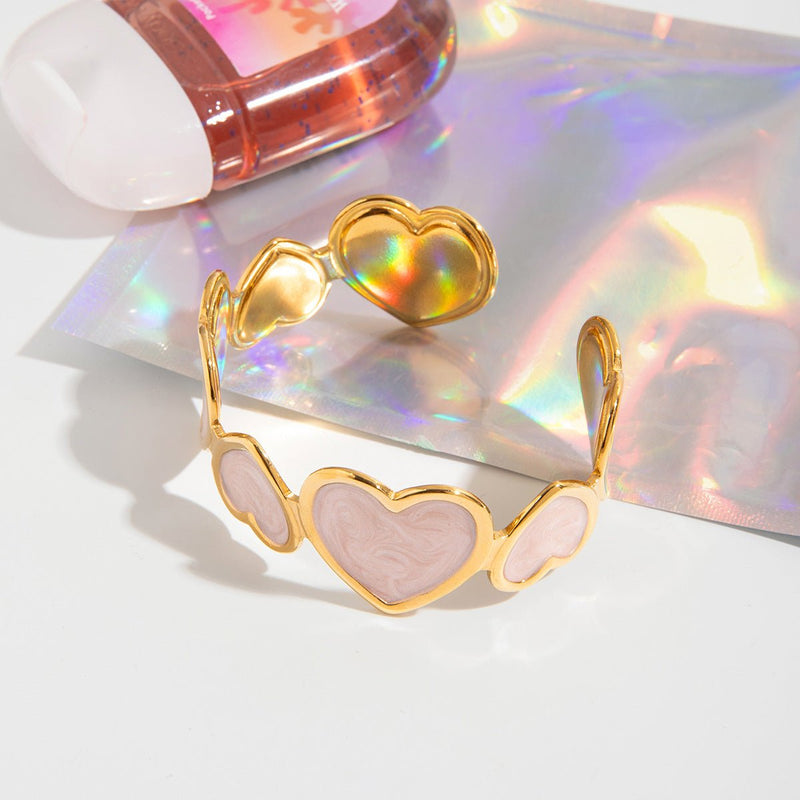 Bracelet manchette doré, cœur rose texturé, en acier inoxydable, modèle Alera - La Boutique du Bracelet