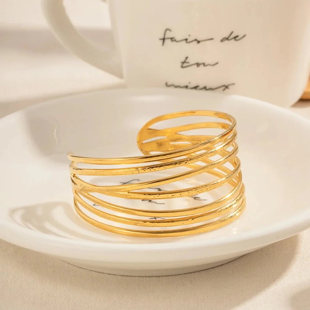 Bracelet manchette doré, design contemporain, en acier inoxydable, modèle Mouna - La Boutique du Bracelet