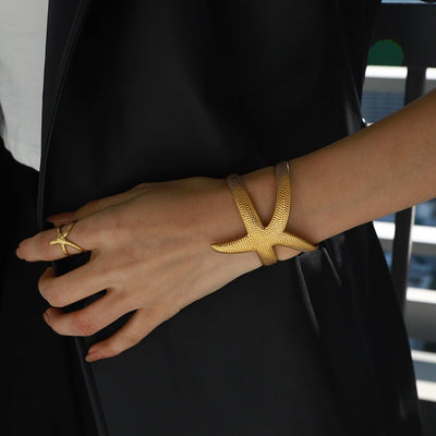 Bracelet manchette doré, étoile de mer, en acier inoxydable, modèle Soryla - La Boutique du Bracelet