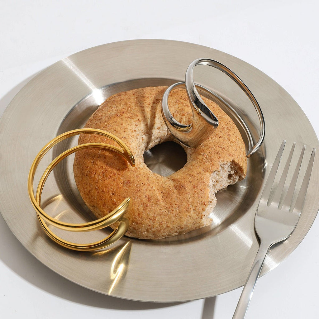 Bracelet manchette doré, géométrique moderne, en titane, modèle Elaris - La Boutique du Bracelet