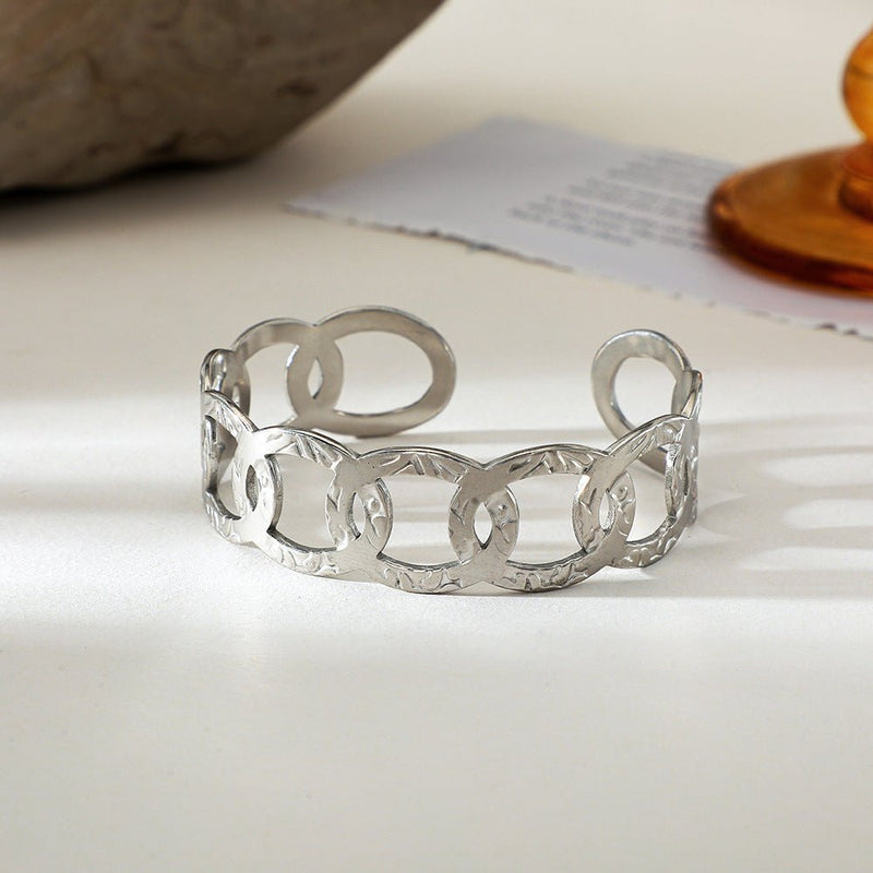 Bracelet manchette doré, ovales entrelacés, en acier inoxydable, modèle Astraïa - La Boutique du Bracelet