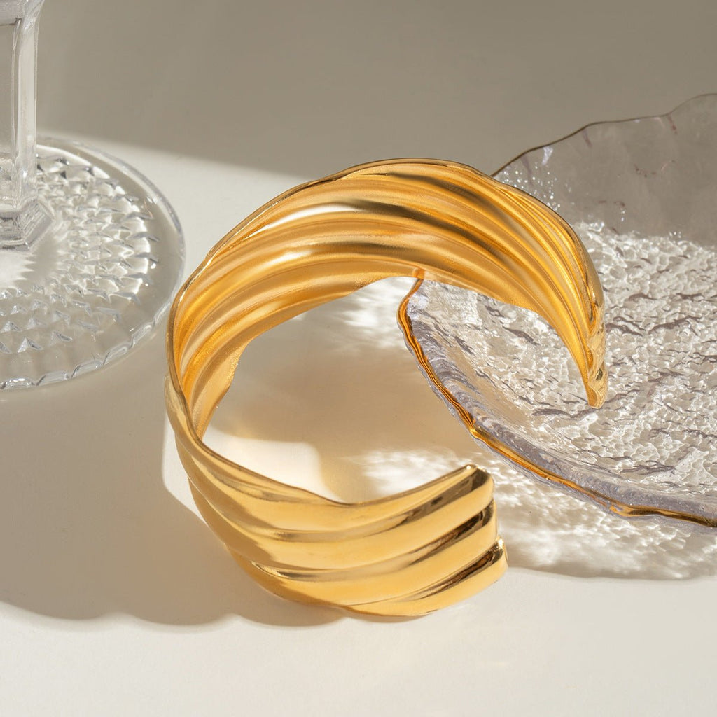 Bracelet manchette doré, vagues ondulées, en acier inoxydable, modèle Zorena - La Boutique du Bracelet
