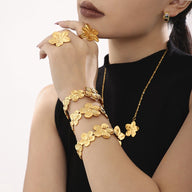 Bracelet manchette, en acier inoxydable, fleurs ciselées éclat raffiné, modèle Gentiane - La Boutique du Bracelet