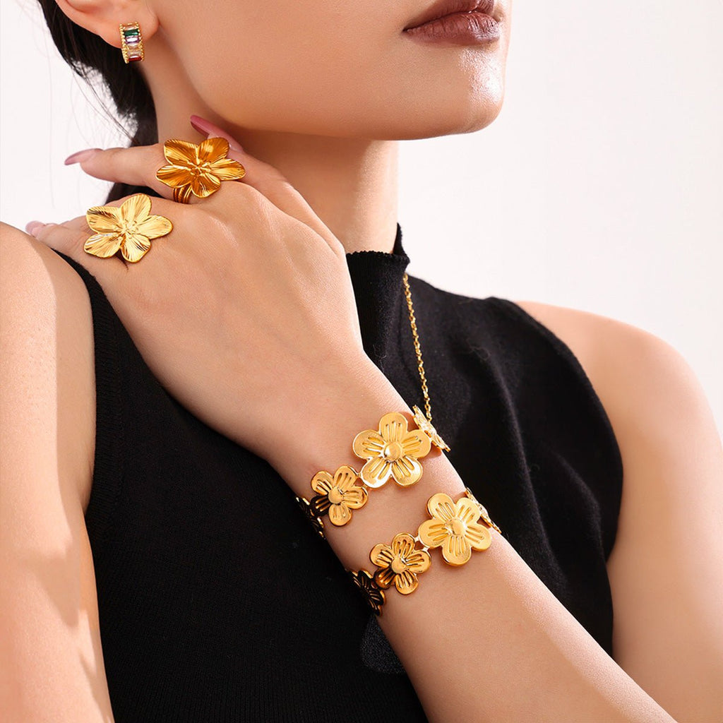 Bracelet manchette, en acier inoxydable, fleurs ciselées éclat raffiné, modèle Gentiane - La Boutique du Bracelet