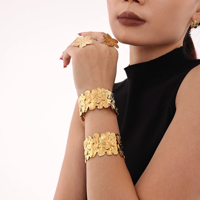 Bracelet manchette, en acier inoxydable, fleurs éclatantes, idéal été, modèle Hortense - La Boutique du Bracelet