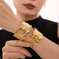 Bracelet manchette, en acier inoxydable, fleurs éclatantes, idéal été, modèle Hortense - La Boutique du Bracelet