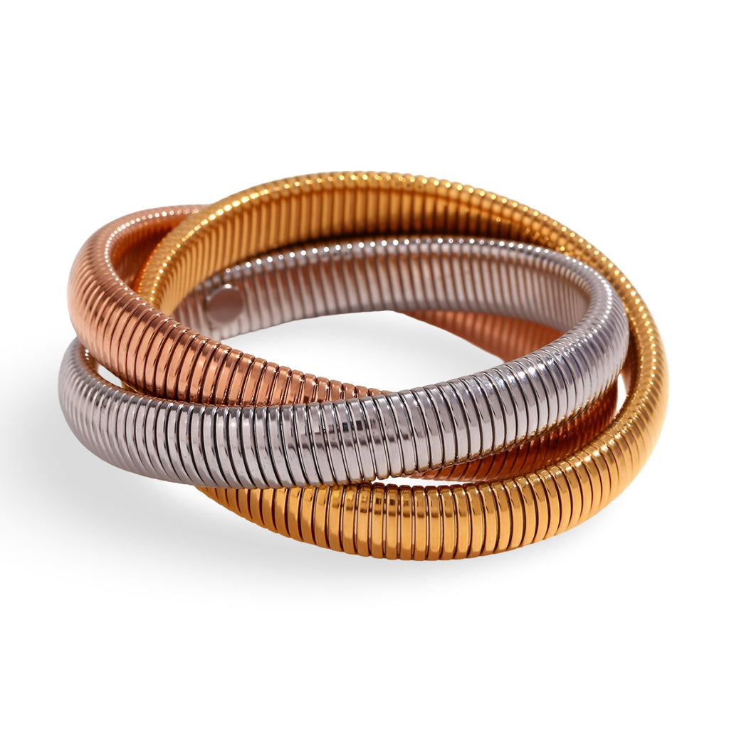 Ensemble trio de bracelets manchette Oriane, finition argent, or jaune et or rose métallisés.