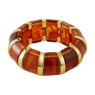 Bracelet manchette épais marron en acrylique marbré avec inserts dorés élégants.