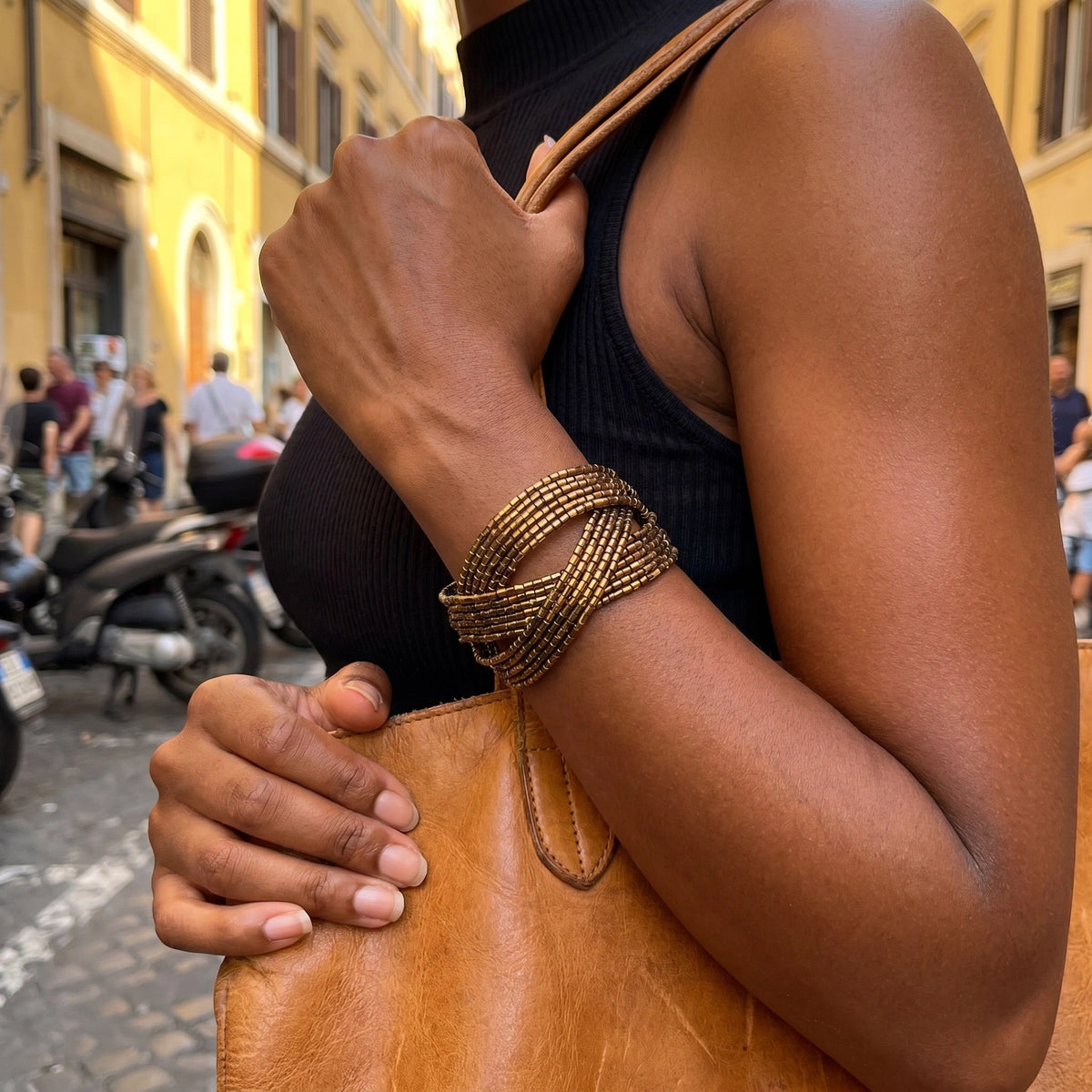 Bracciale manchette multi-filo con perle intrecciate, finitura bronzo anticato, da donna, modello Fadine