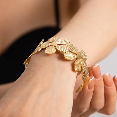 Bracelet manchette style ensoleillé, fleurs et pétales, en acier inoxydable, modèle Bina - La Boutique du Bracelet