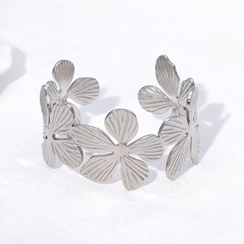 Bracelet manchette style ensoleillé, fleurs et pétales, en acier inoxydable, modèle Bina - La Boutique du Bracelet