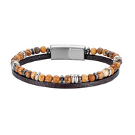 Bracelet homme cuir marron foncé avec perles naturelles marron clair et détails métalliques argentés, fermoir sécurisé.