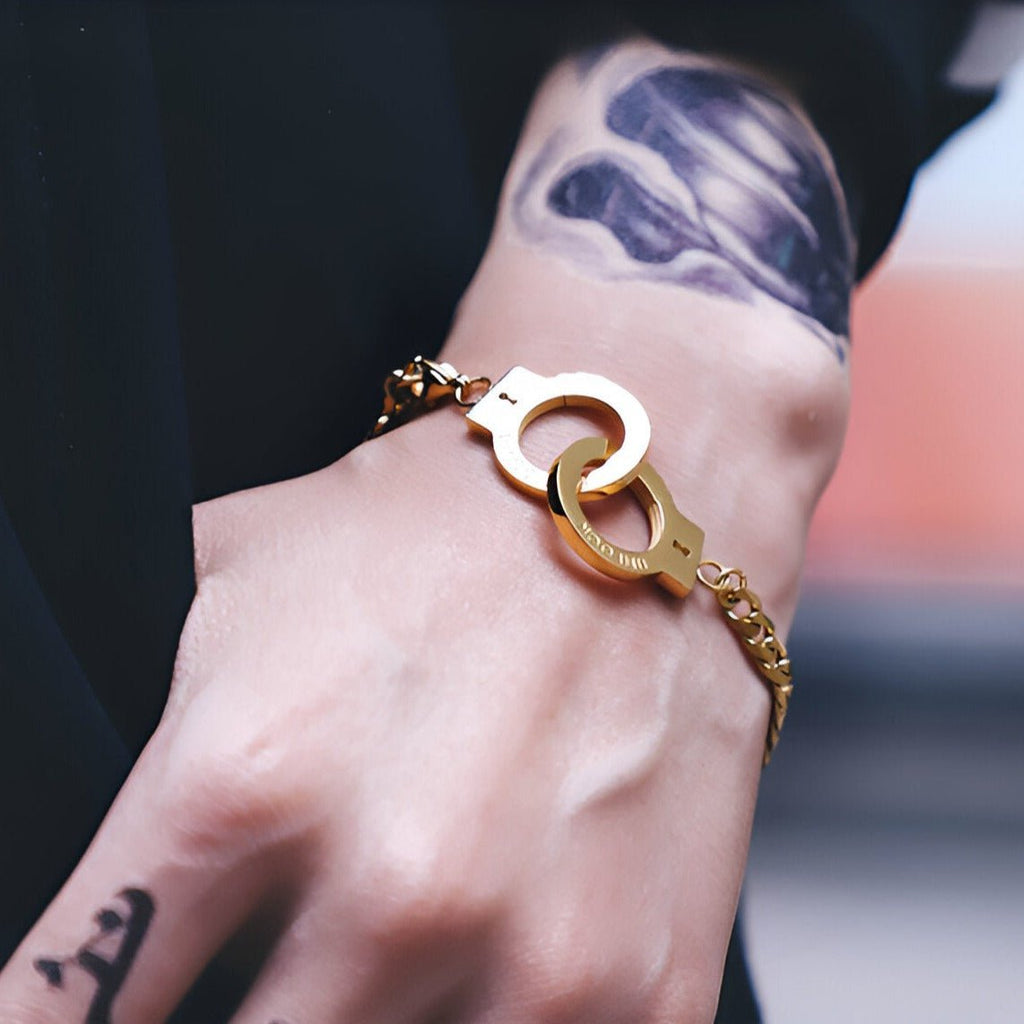 Bracelet menottes en acier inoxydable doré avec maillons fins, mixte, modèle Steph.