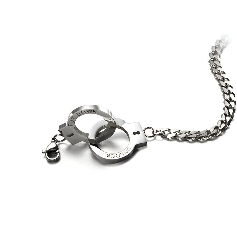 Bracelet menottes en acier inoxydable argenté avec chaîne épaisse et fermoir mousqueton.
