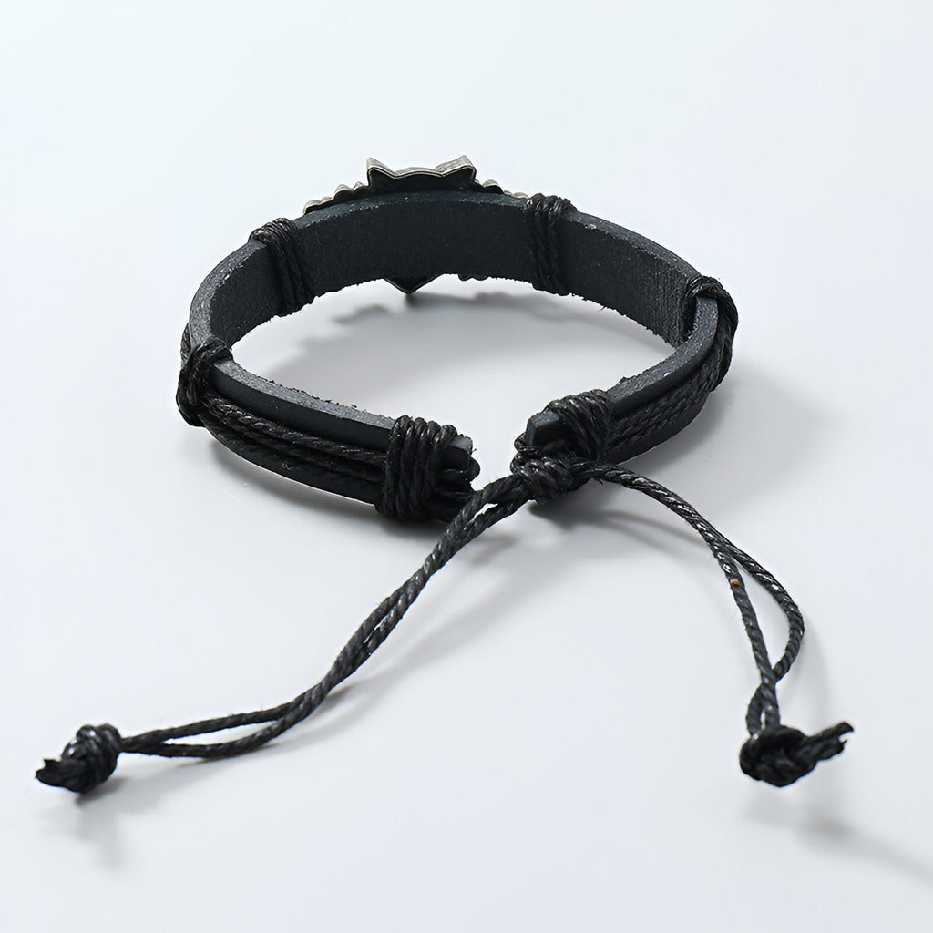 Bracelet microfibre noir avec tête de loup hurlant en métal argenté et cordons ajustables.